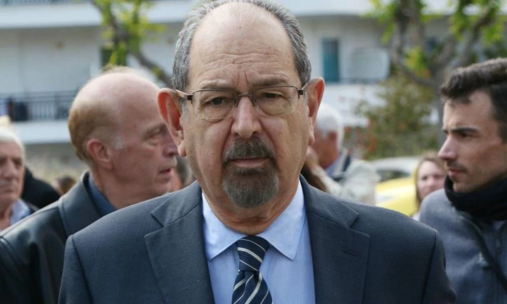 Θλίψη και σπαραγμός στην κηδεία του Τάκη Βουγιουκλάκη